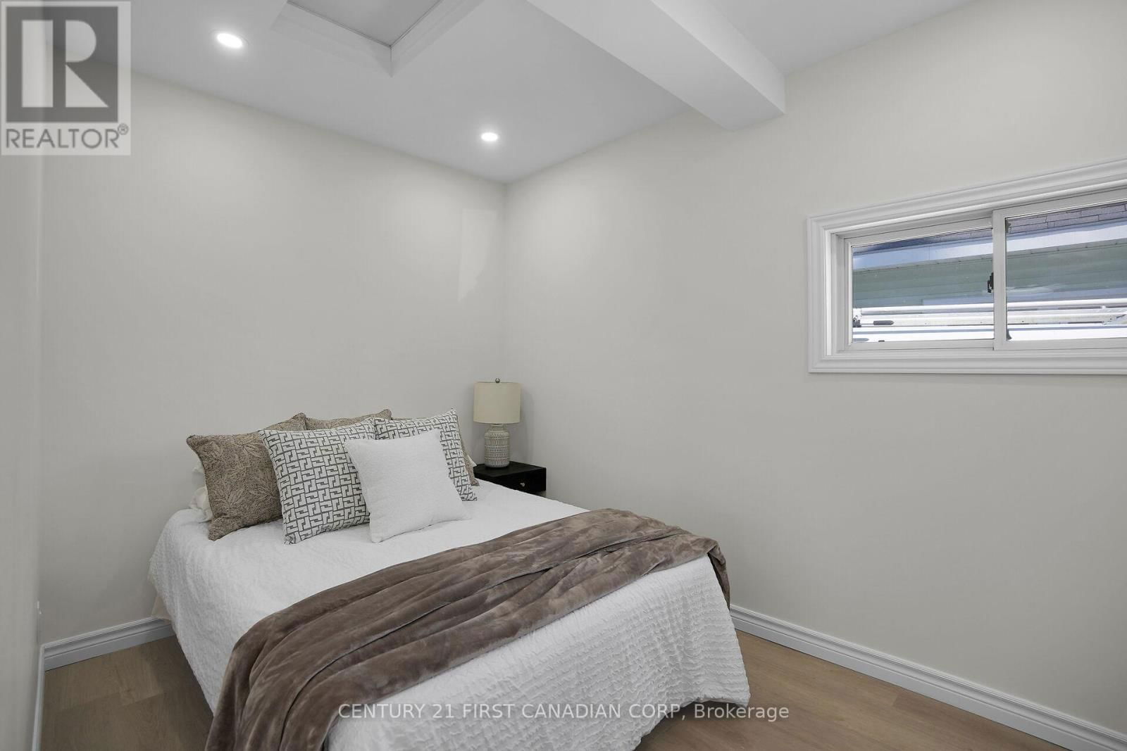 134 MAUD STREET Image 15