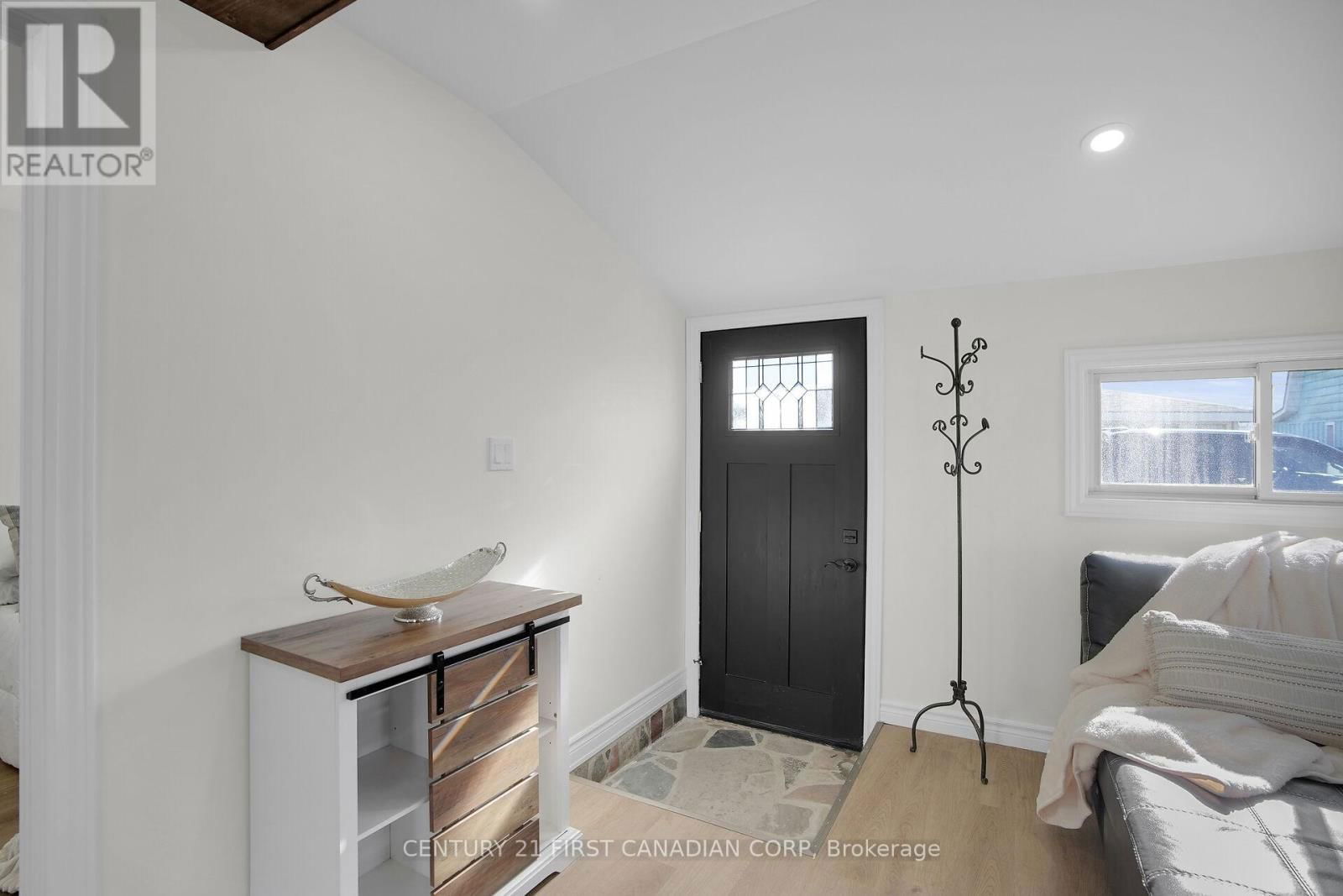 134 MAUD STREET Image 2