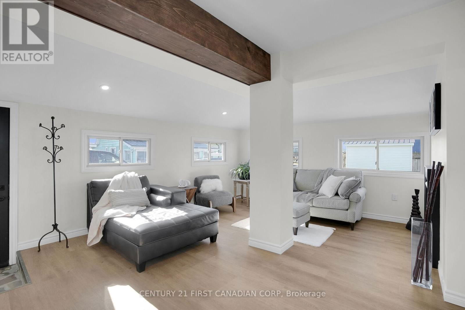 134 MAUD STREET Image 3