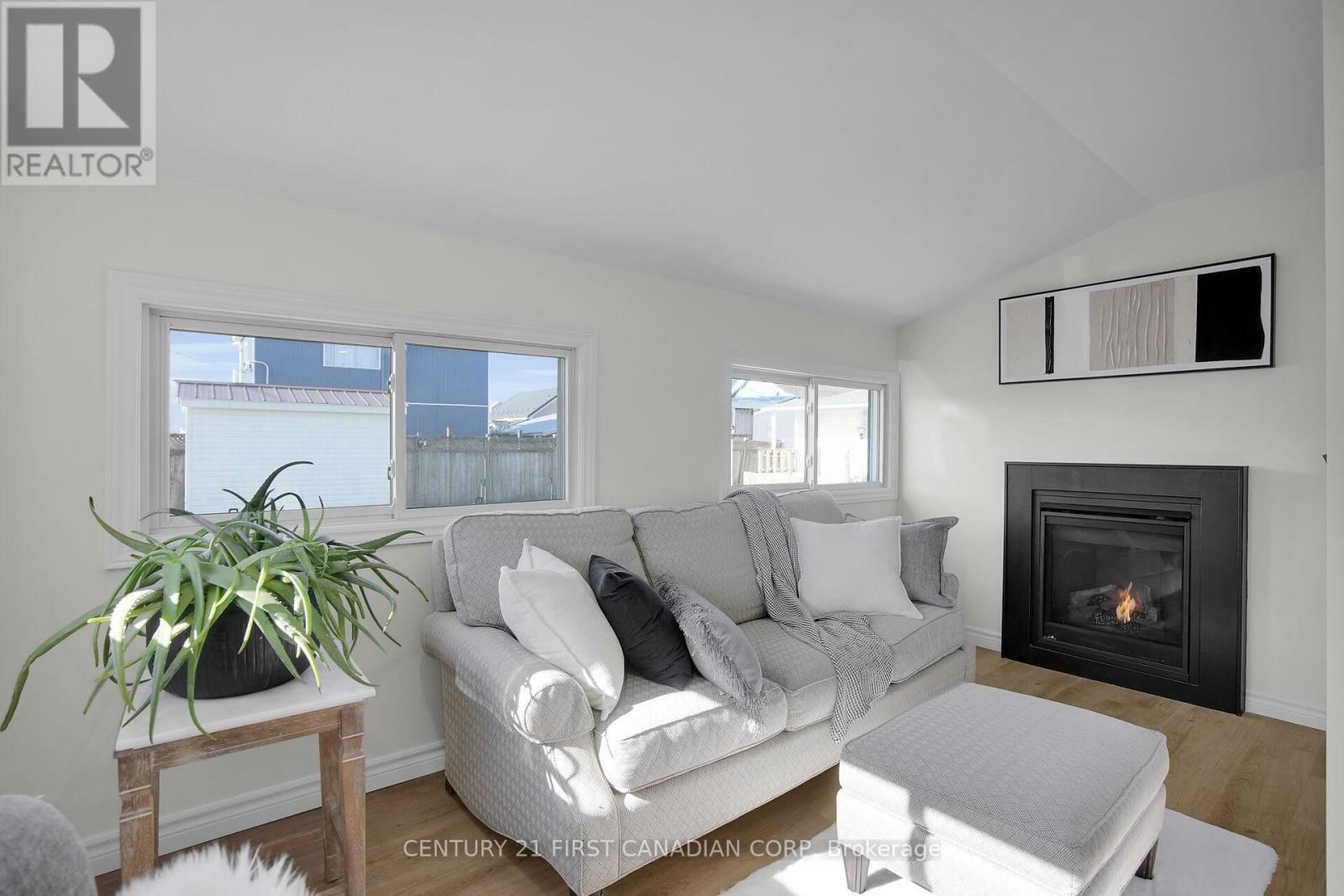 134 MAUD STREET Image 4