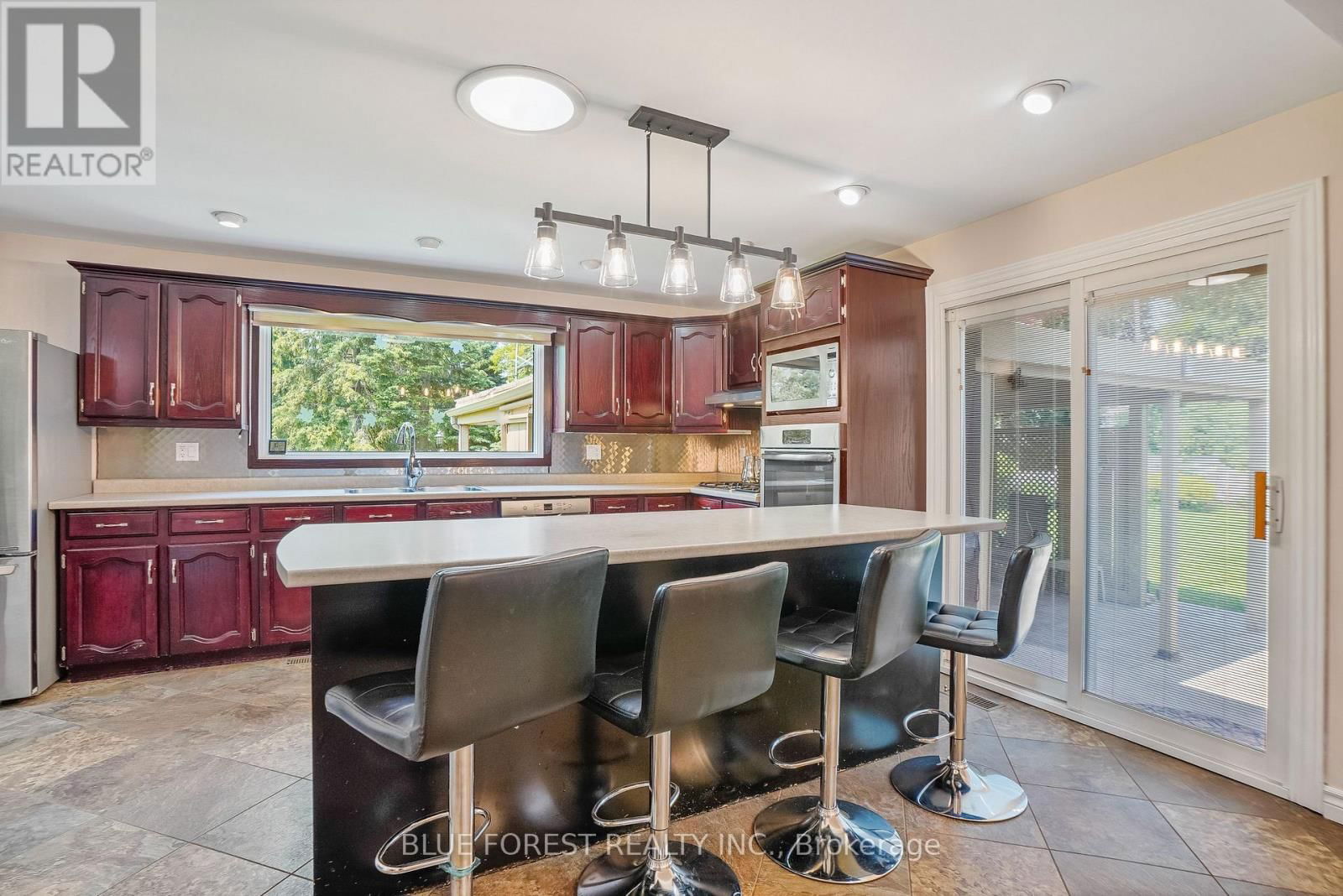 10 GUSTIN AVENUE Image 16