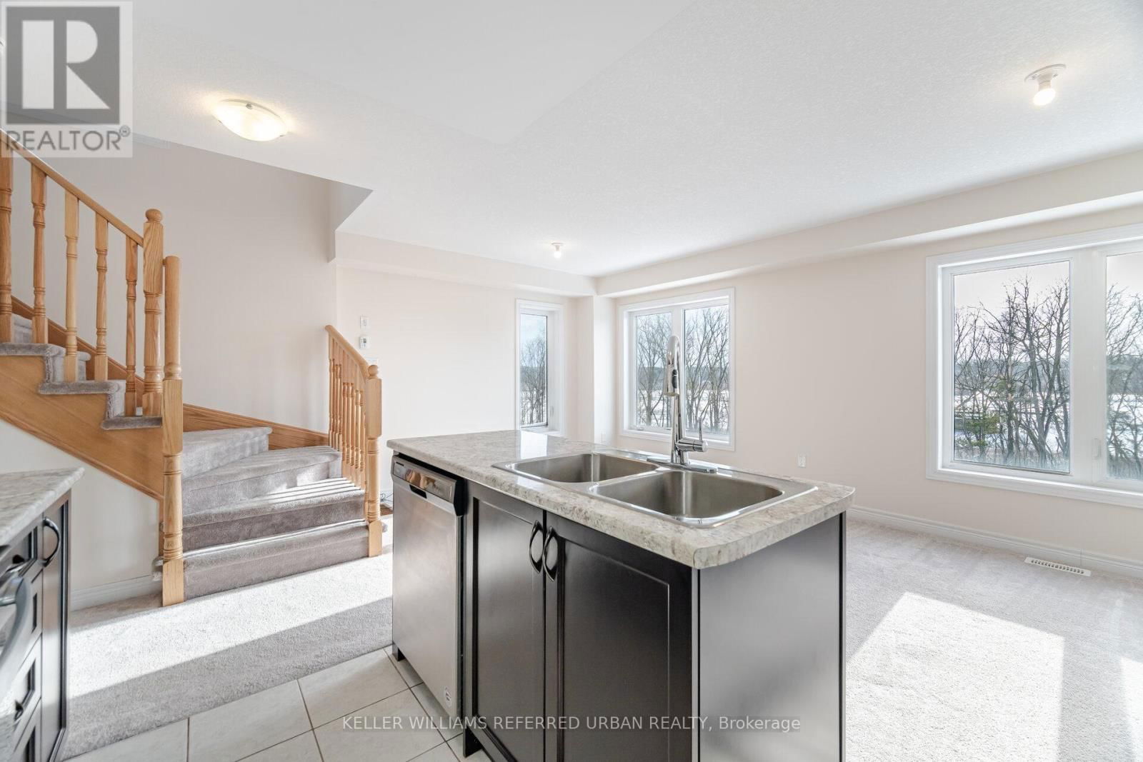 15 - 740 LINDEN DRIVE Image 4