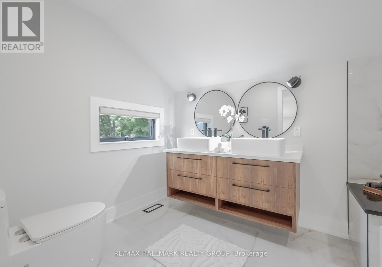 185A 185B CARLETON AVENUE Image 37