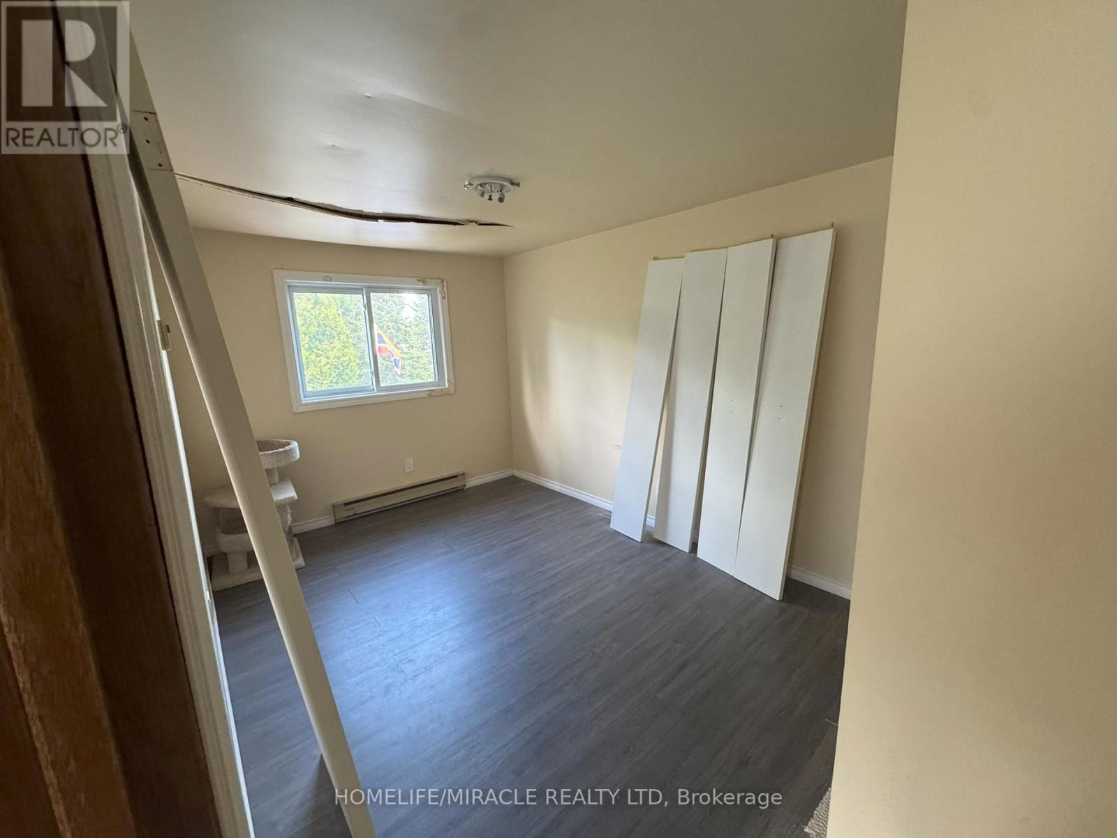 278 BARBER AVENUE Image 12