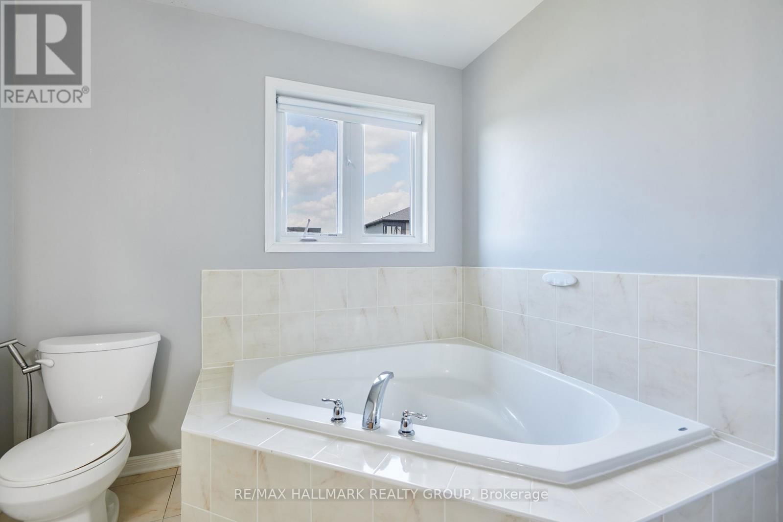 396 VIA VERONA AVENUE Image 26