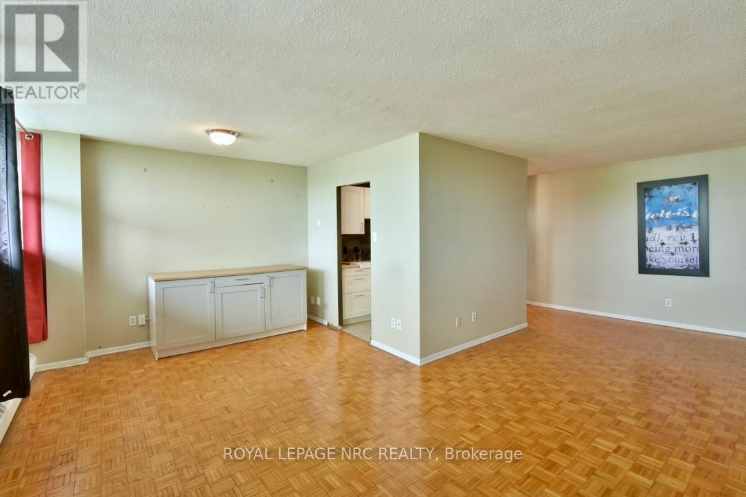 810 - 215 GLENRIDGE AVENUE Image 11
