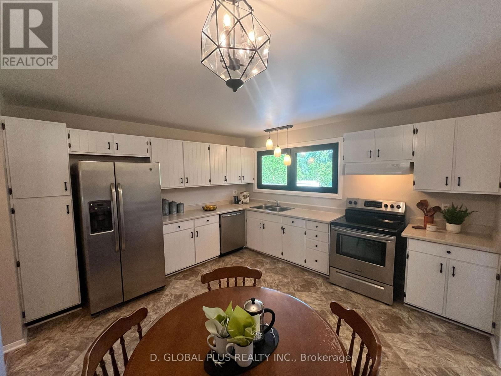 51 CHIMO DRIVE Image 12