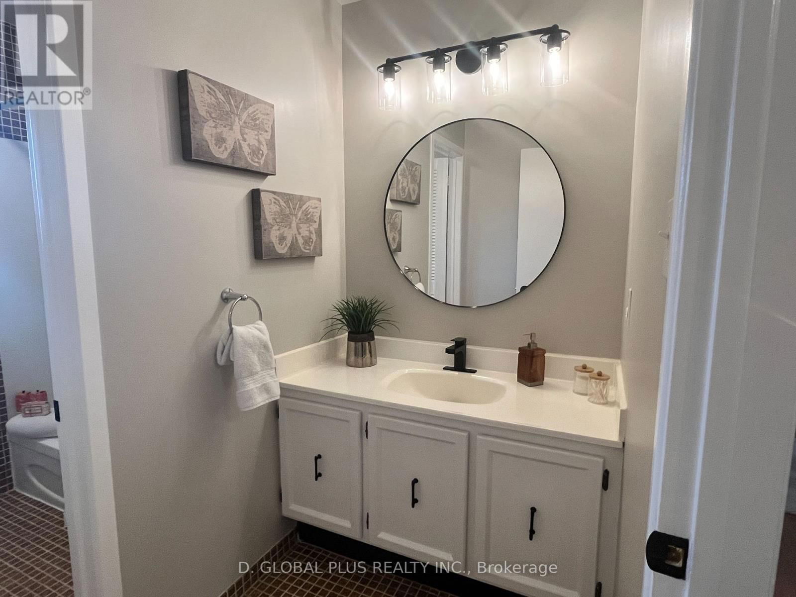 51 CHIMO DRIVE Image 18
