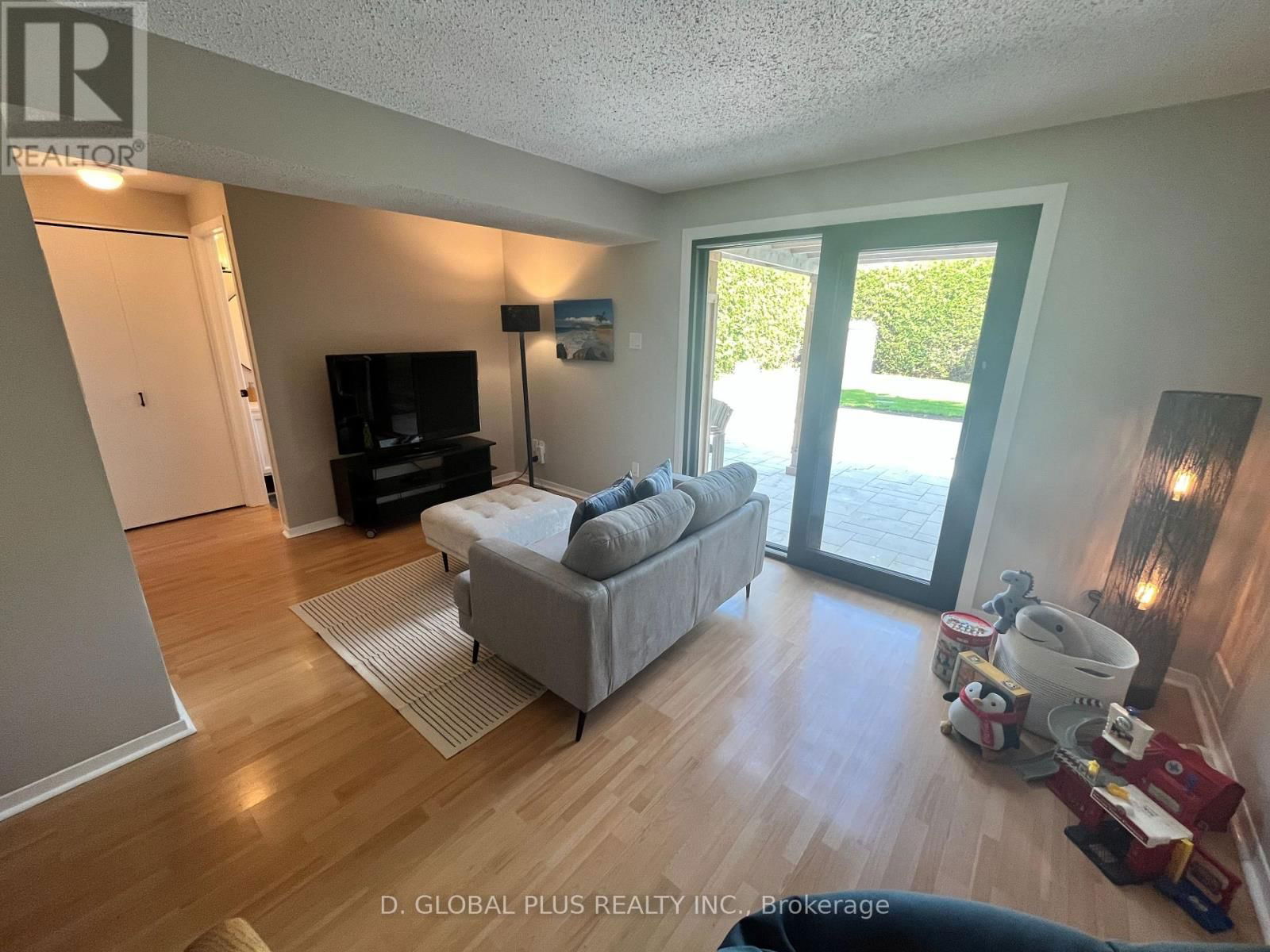 51 CHIMO DRIVE Image 20