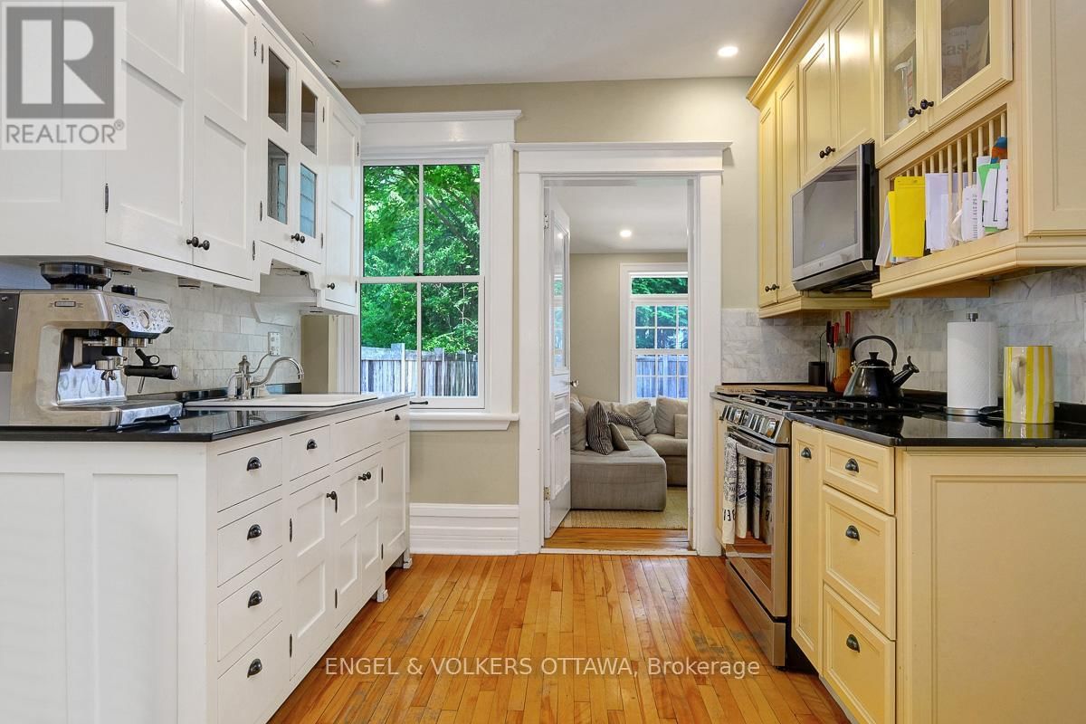 461 GOLDEN AVENUE Image 17