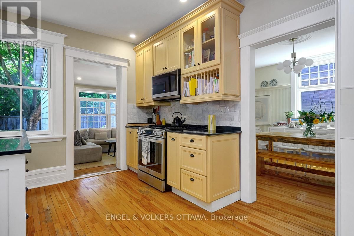 461 GOLDEN AVENUE Image 18