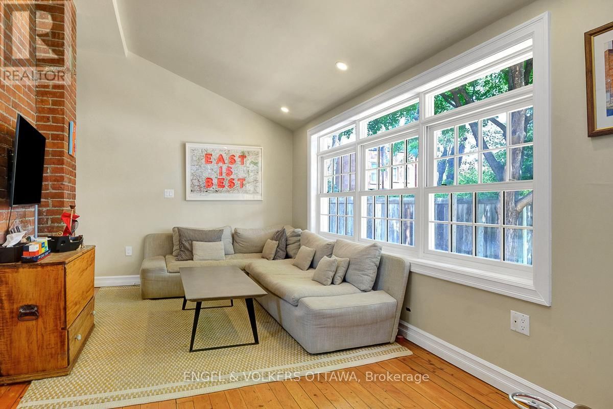 461 GOLDEN AVENUE Image 20