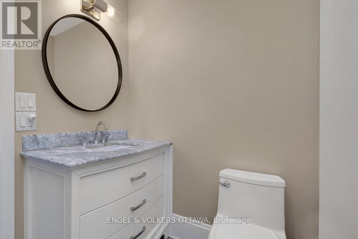 461 GOLDEN AVENUE Image 23
