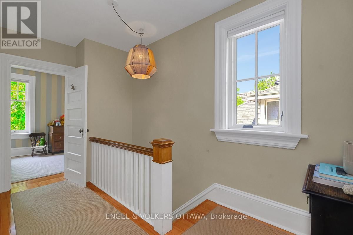 461 GOLDEN AVENUE Image 27