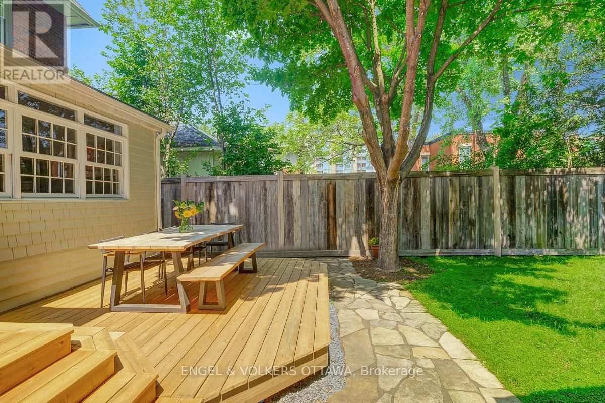 461 GOLDEN AVENUE Image 37