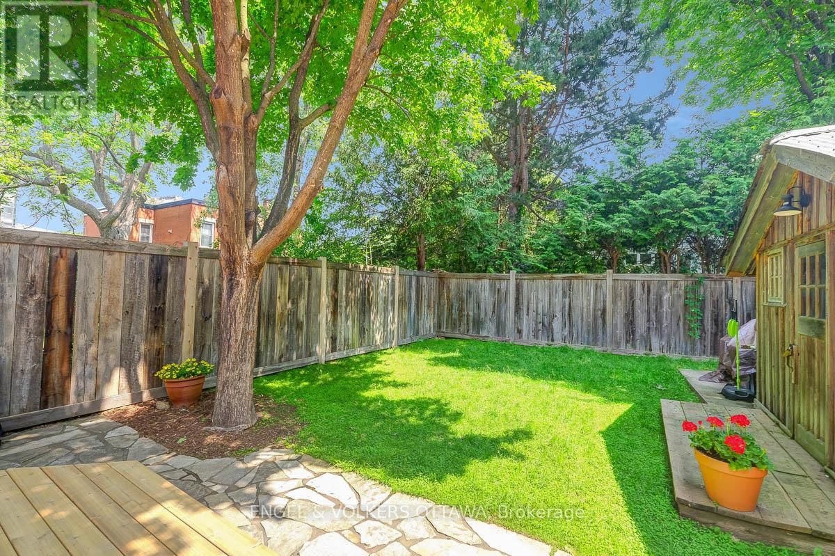 461 GOLDEN AVENUE Image 38