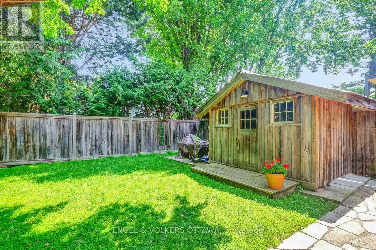 461 GOLDEN AVENUE Image 40