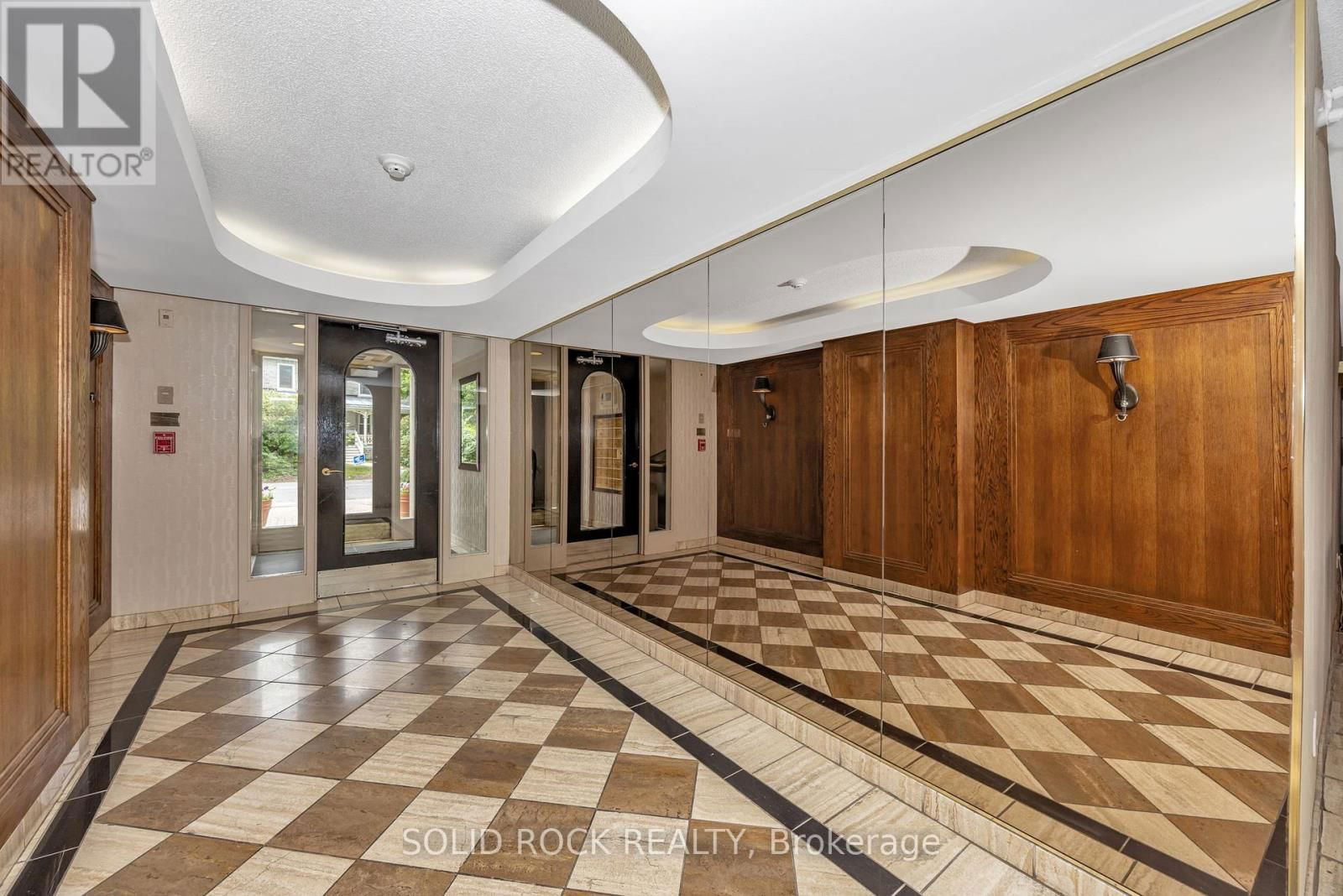 302 - 939 NORTH RIVER ROAD Image 3
