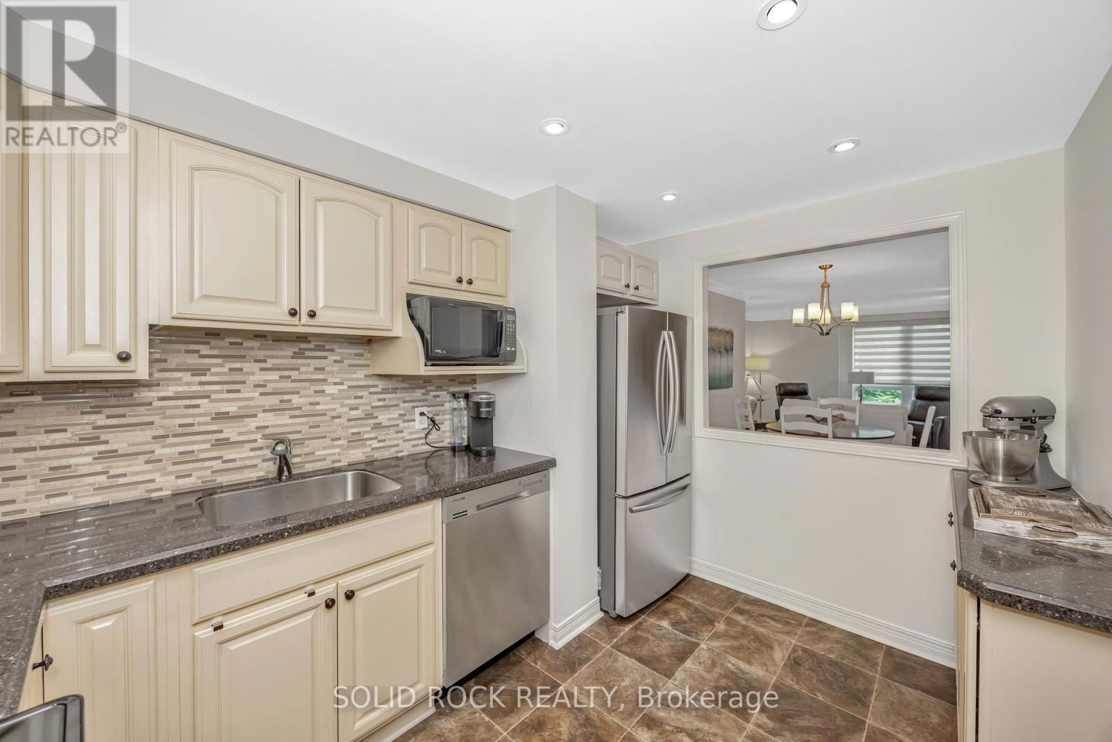 302 - 939 NORTH RIVER ROAD Image 7