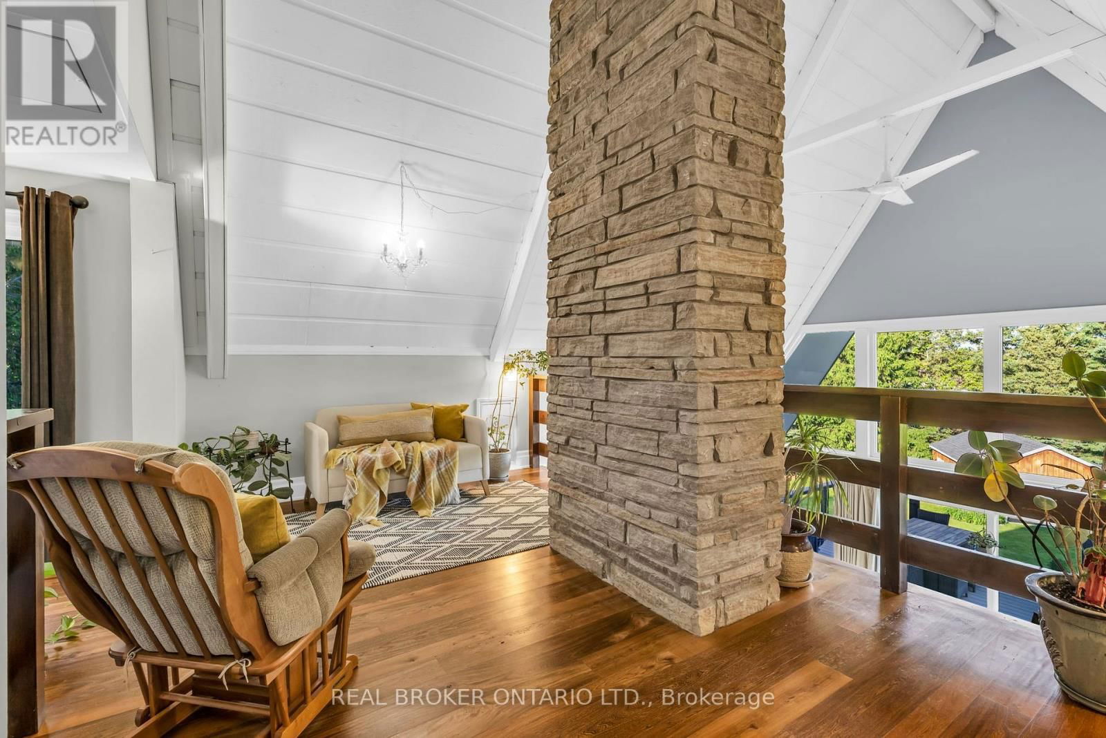 7 VICTORIA HEIGHTS Image 23