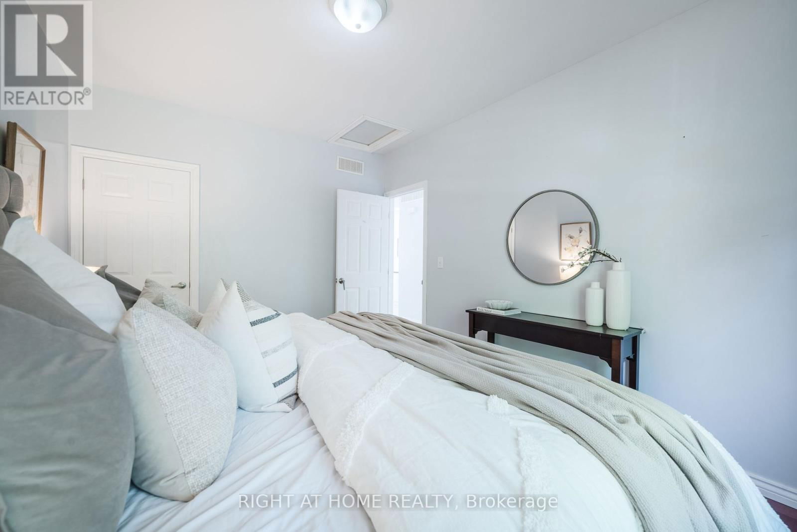 374 MARGARET STREET Image 15