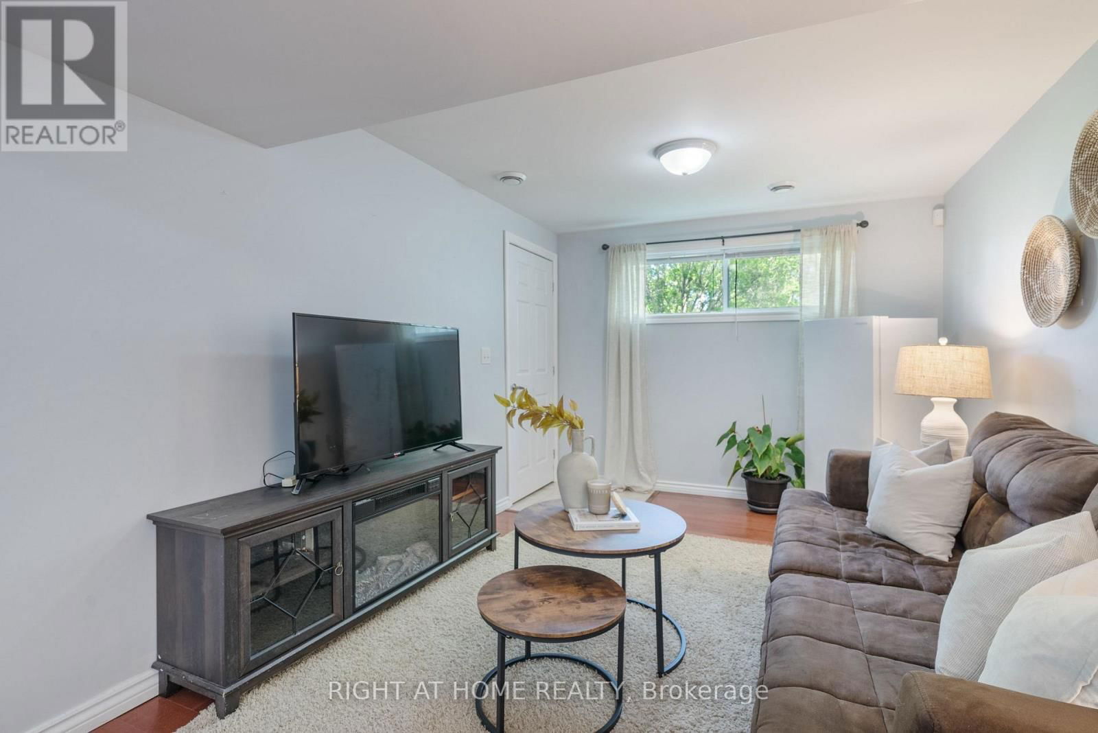 374 MARGARET STREET Image 17