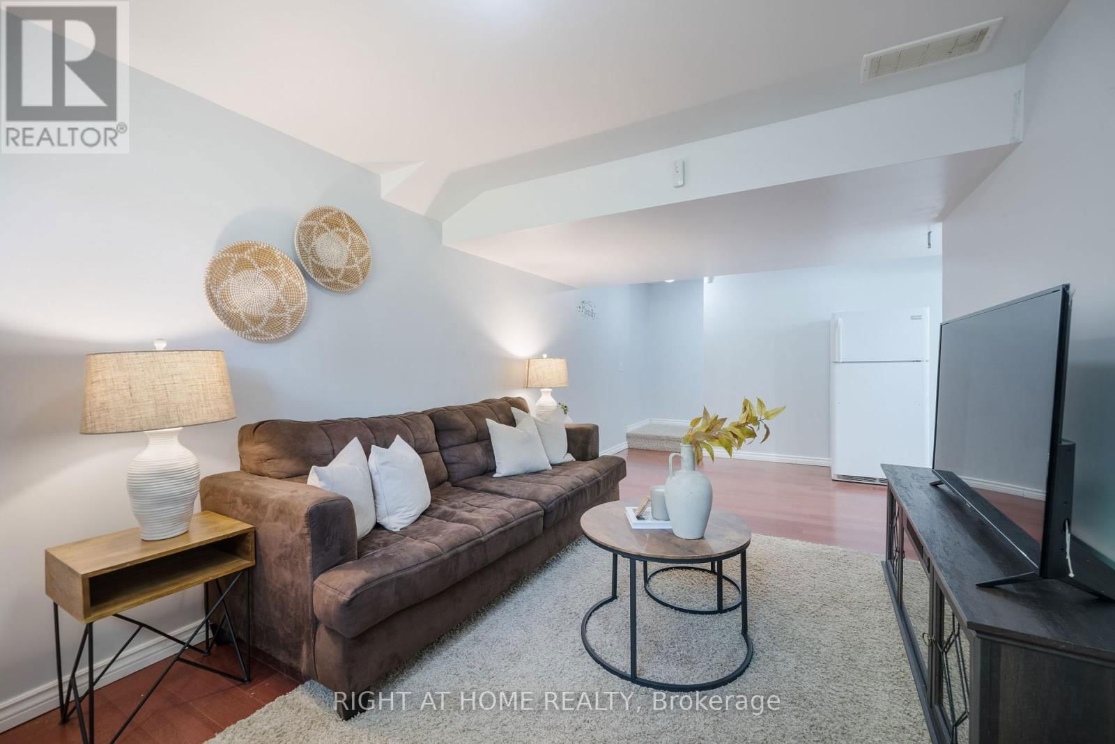 374 MARGARET STREET Image 19