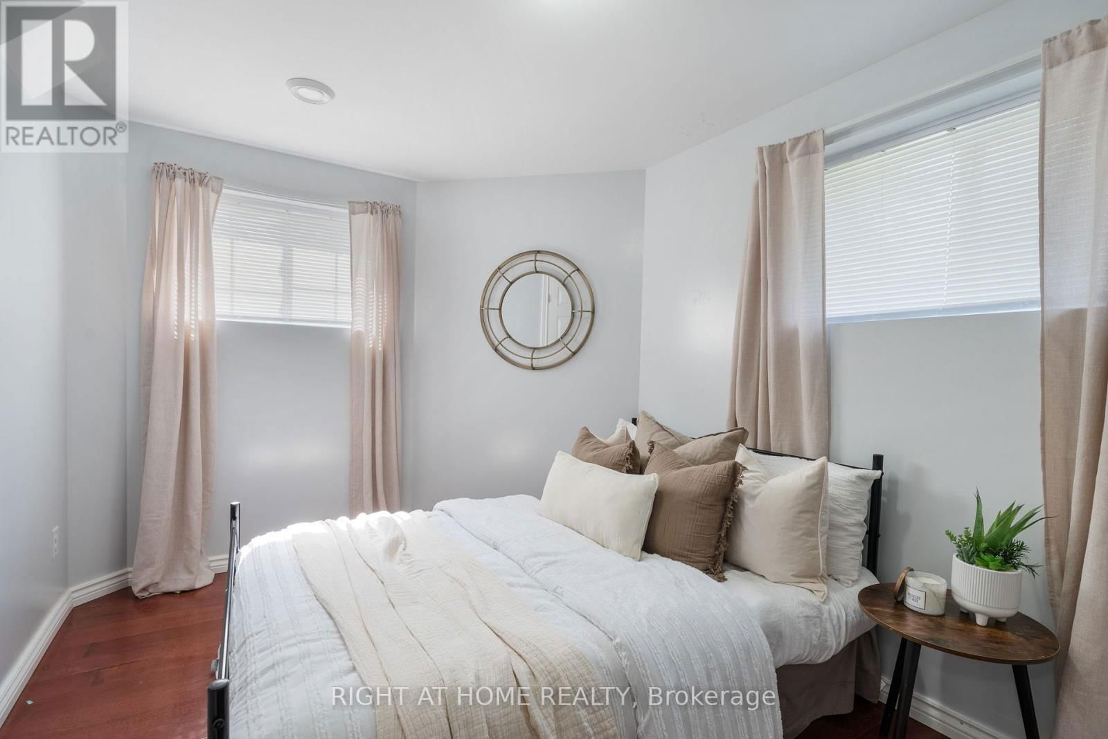 374 MARGARET STREET Image 20