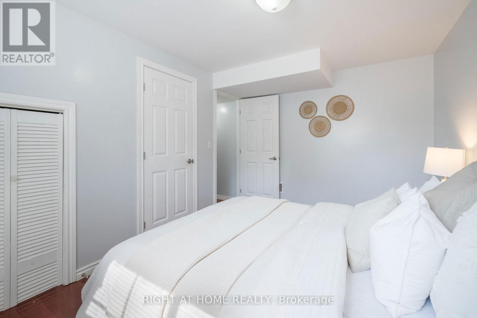 374 MARGARET STREET Image 25