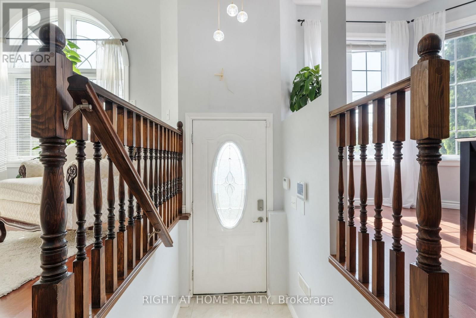 374 MARGARET STREET Image 4