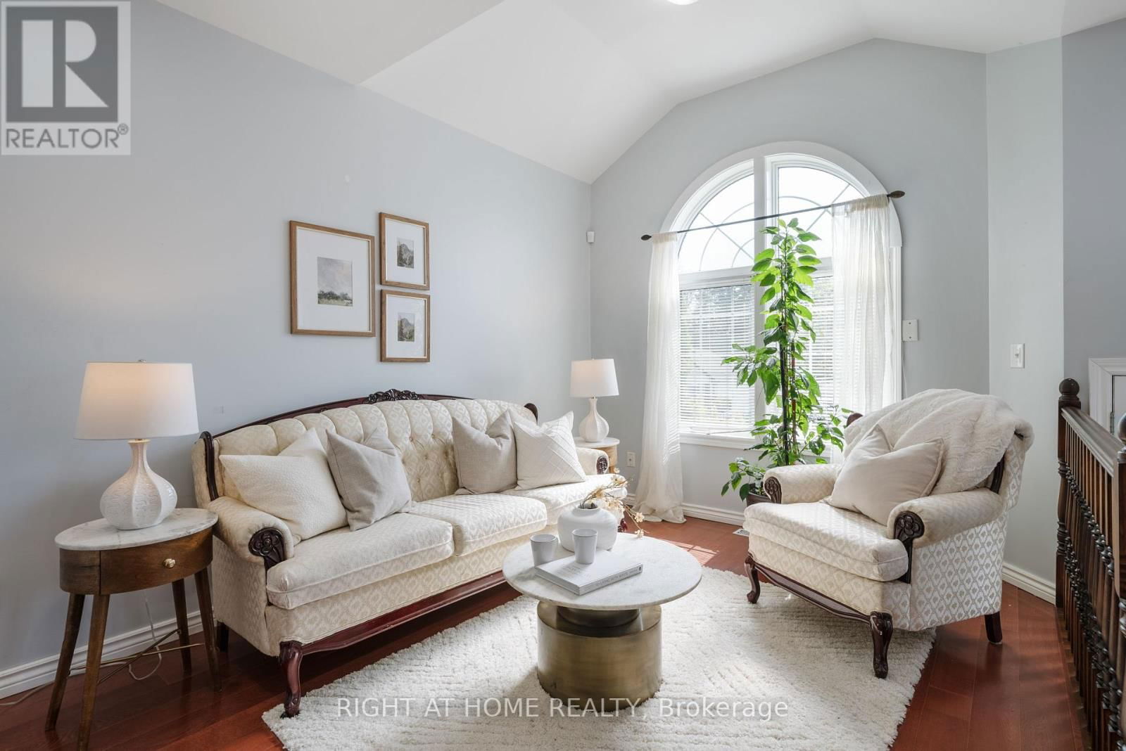 374 MARGARET STREET Image 5
