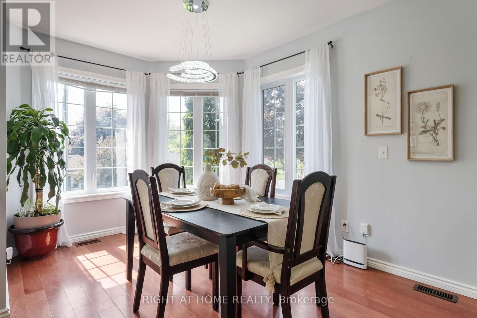 374 MARGARET STREET Image 8