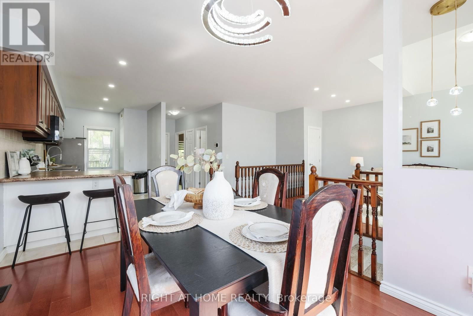 374 MARGARET STREET Image 9