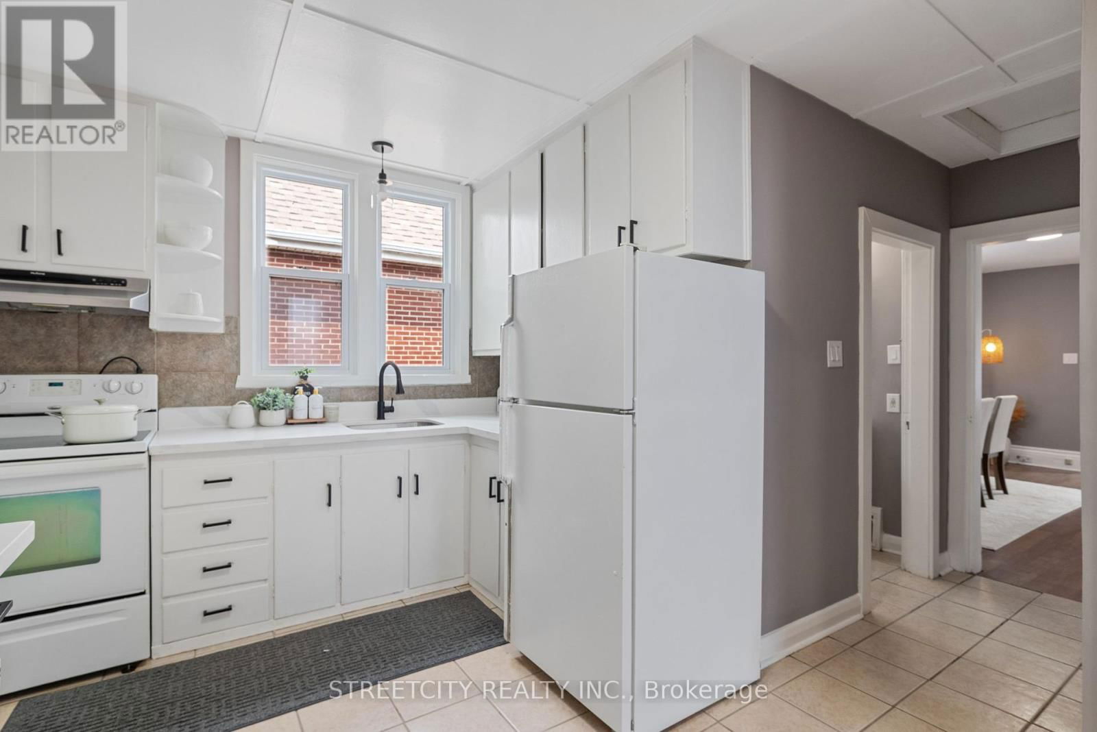 239 HIGHBURY AVENUE Image 17