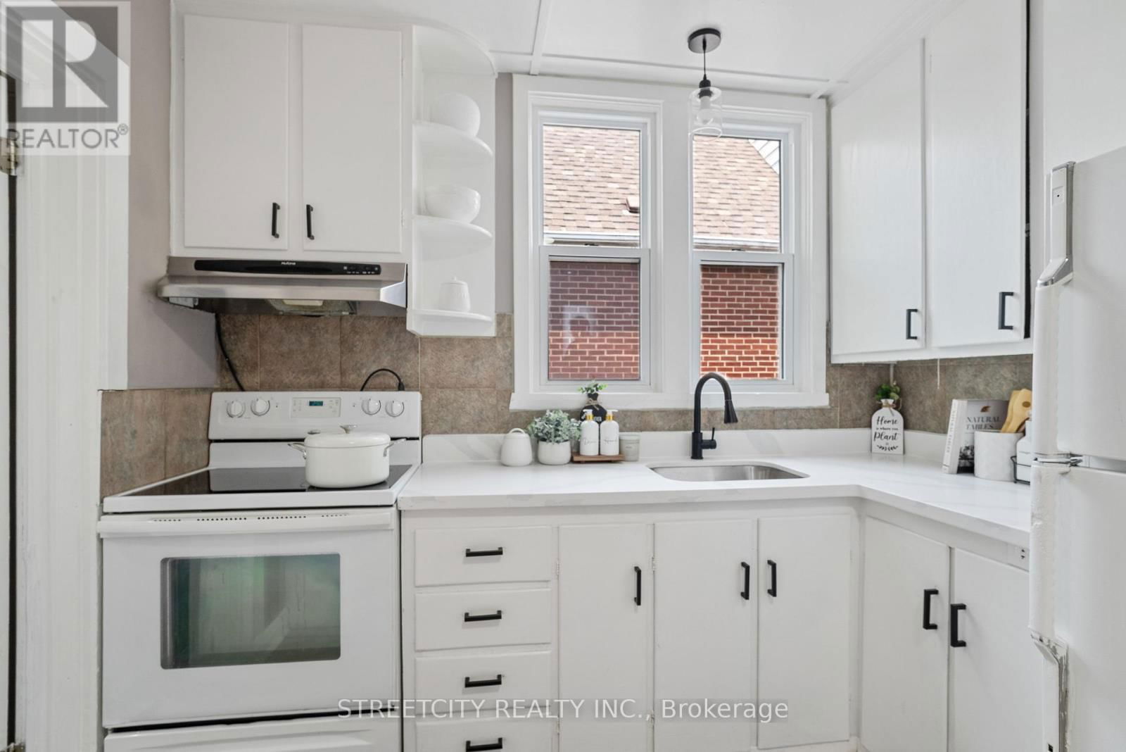 239 HIGHBURY AVENUE Image 18