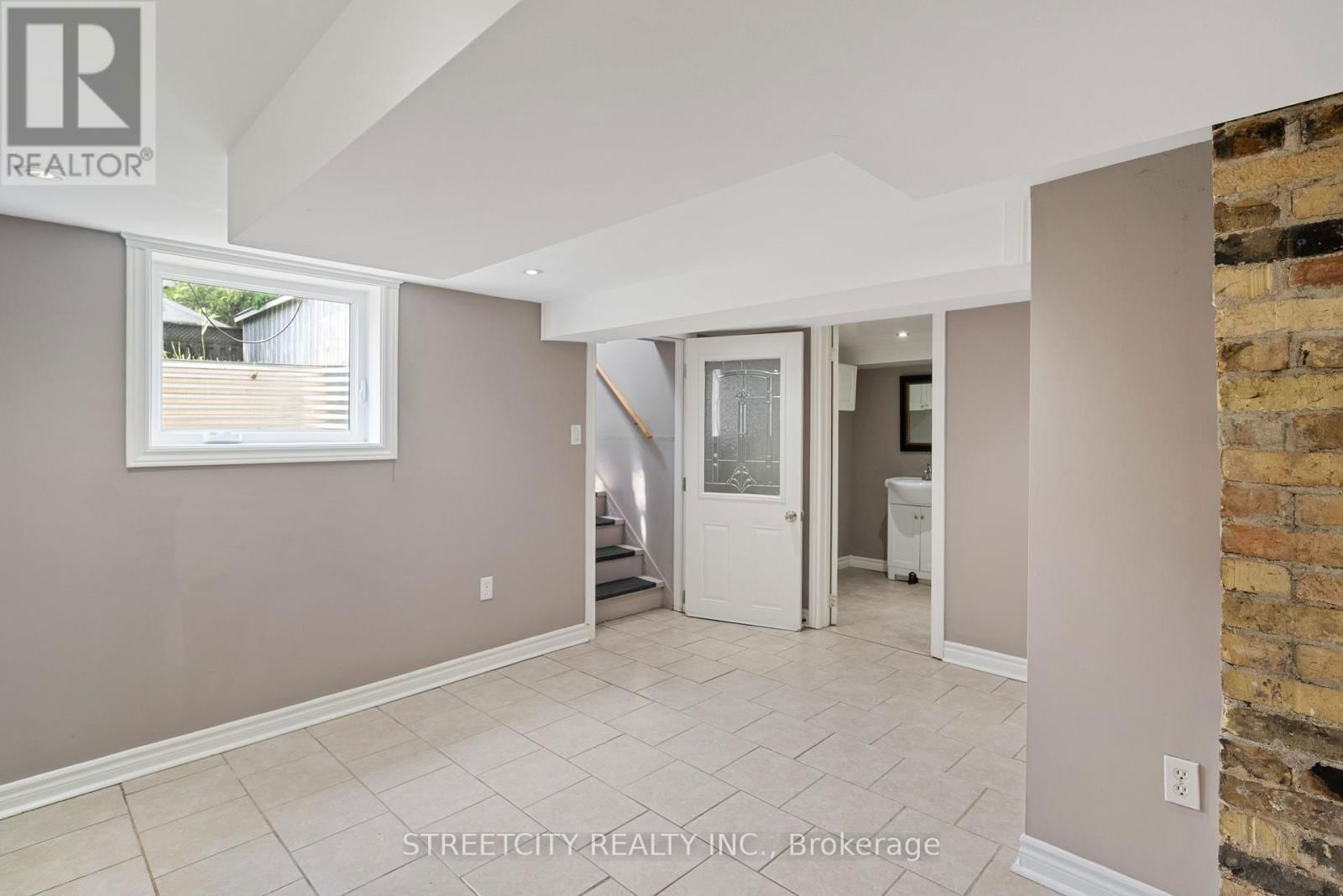 239 HIGHBURY AVENUE Image 25