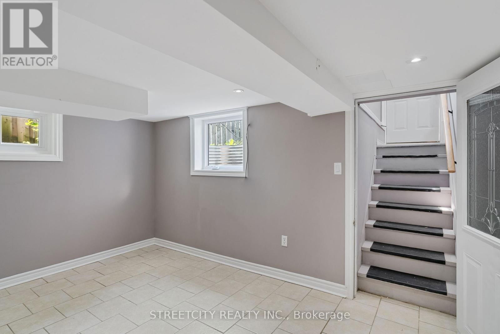 239 HIGHBURY AVENUE Image 26