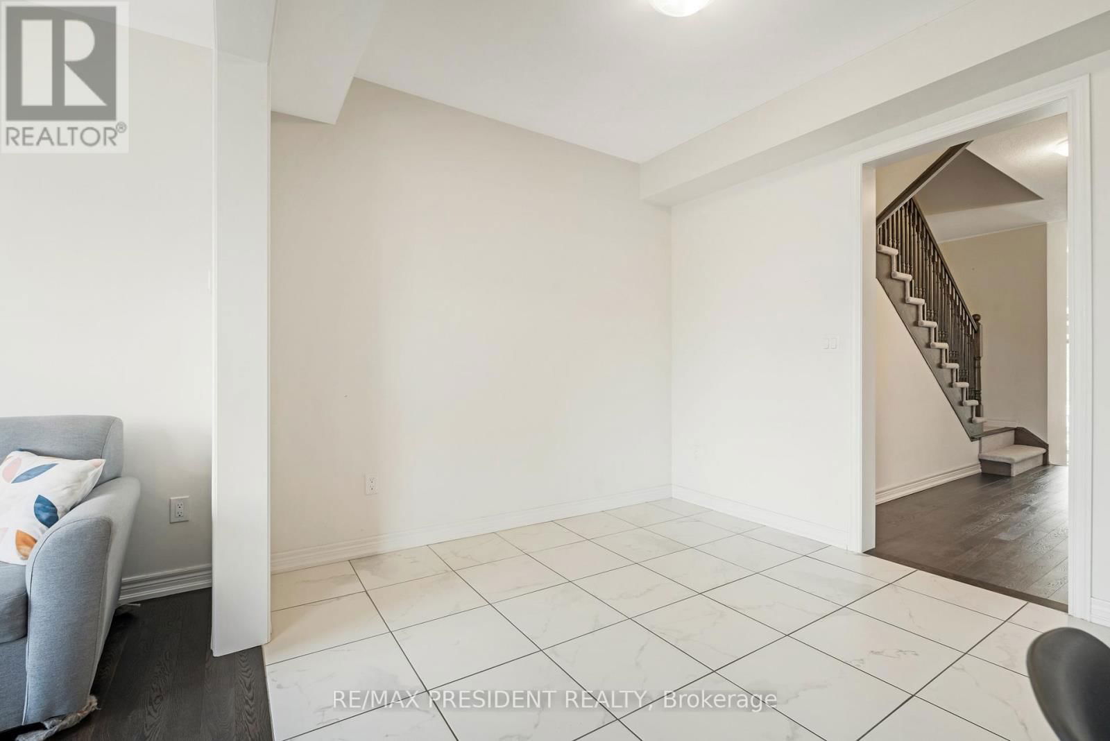 38 - 166 DEERPATH DRIVE Image 17