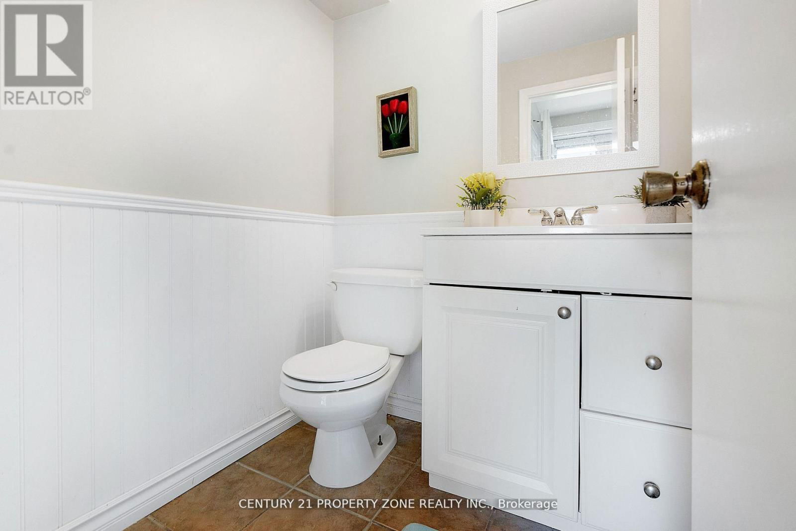 22 COLONIAL COURT Image 19