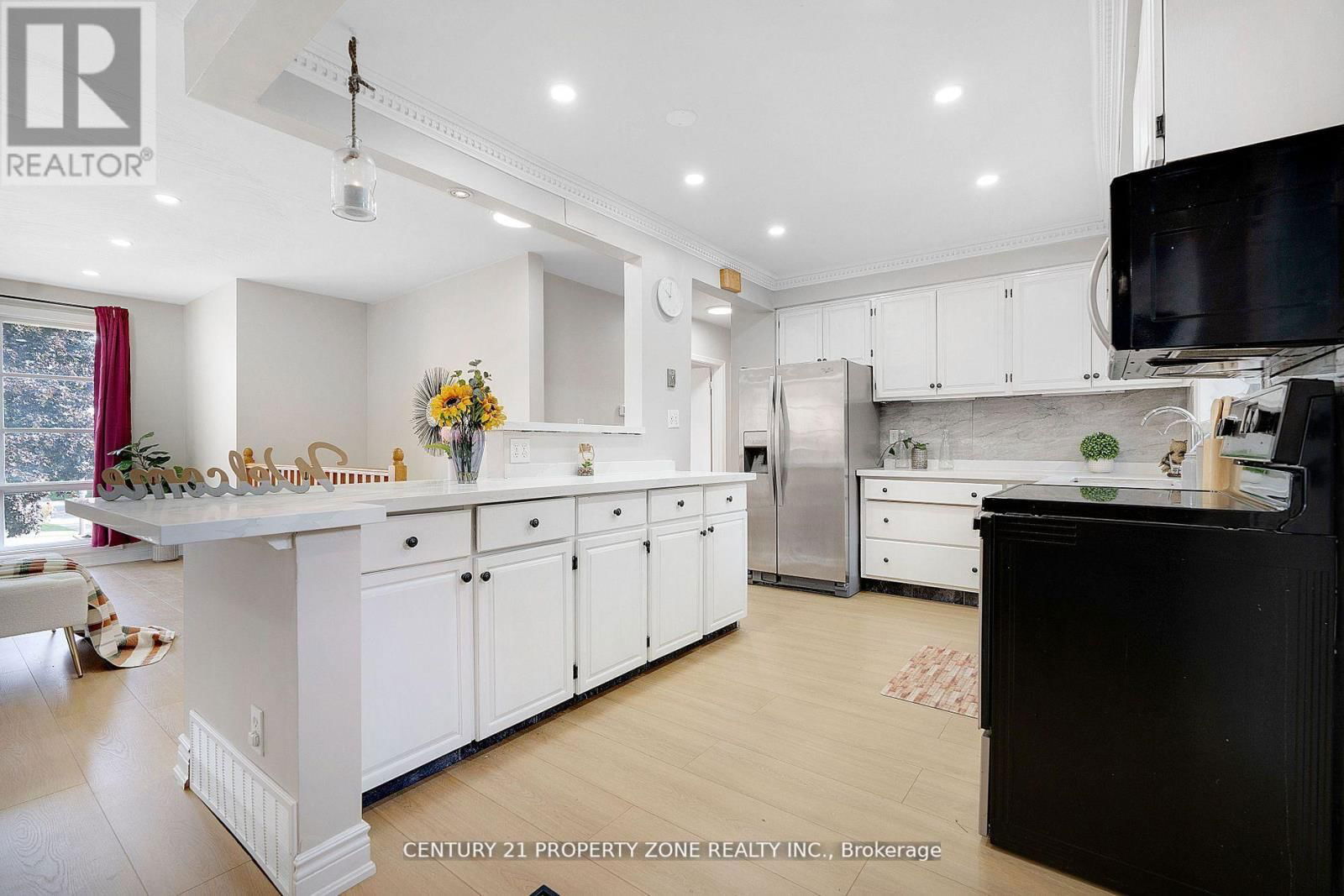 22 COLONIAL COURT Image 24