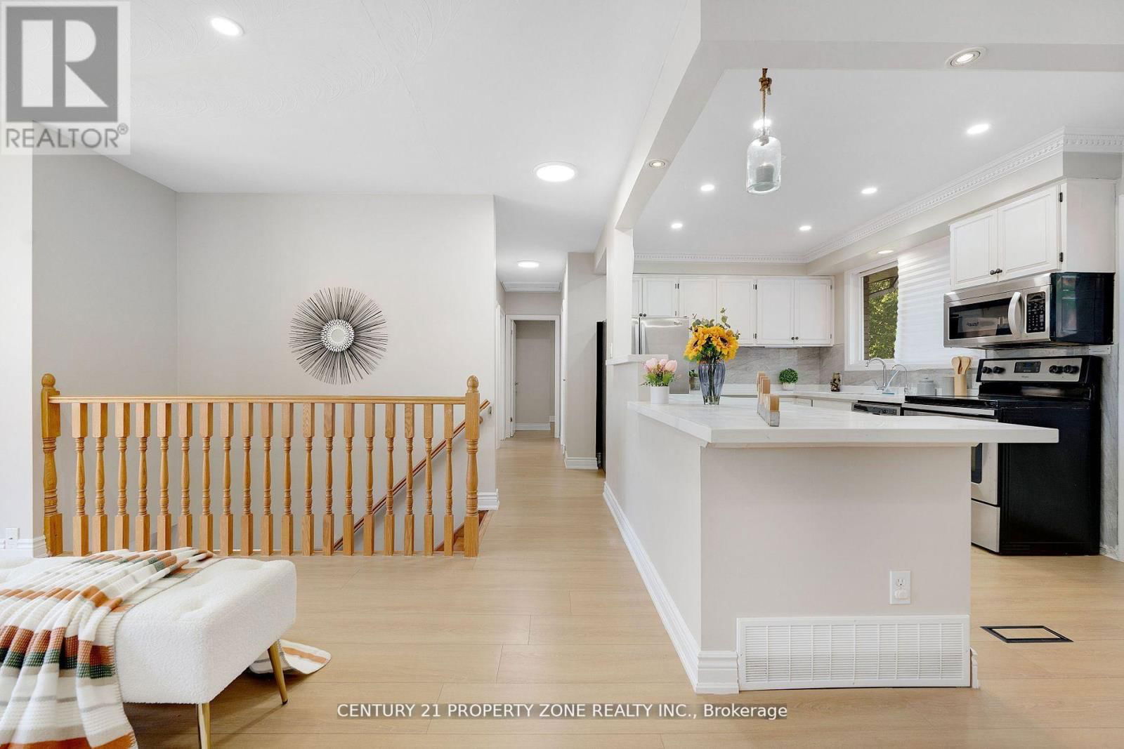22 COLONIAL COURT Image 25