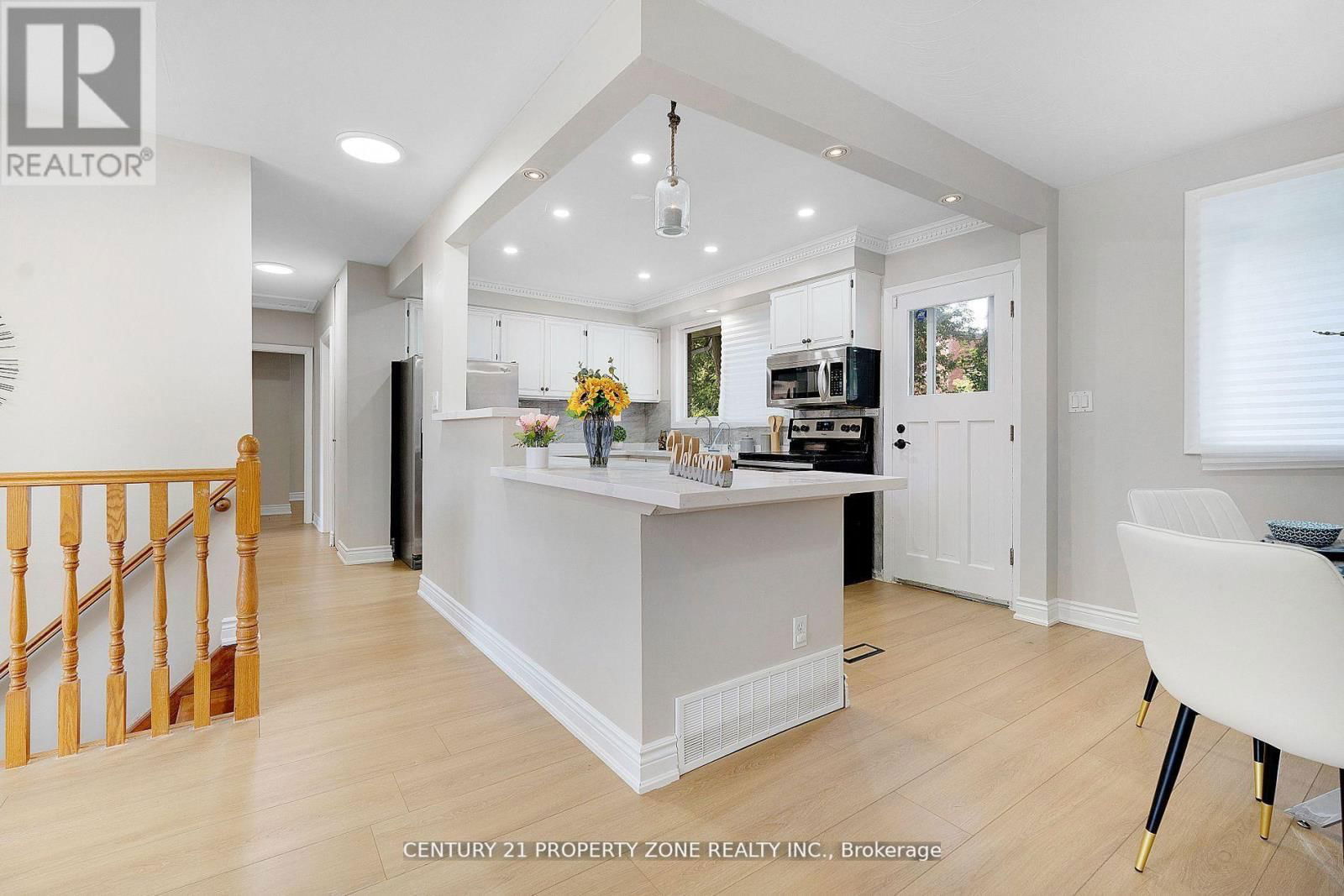 22 COLONIAL COURT Image 3