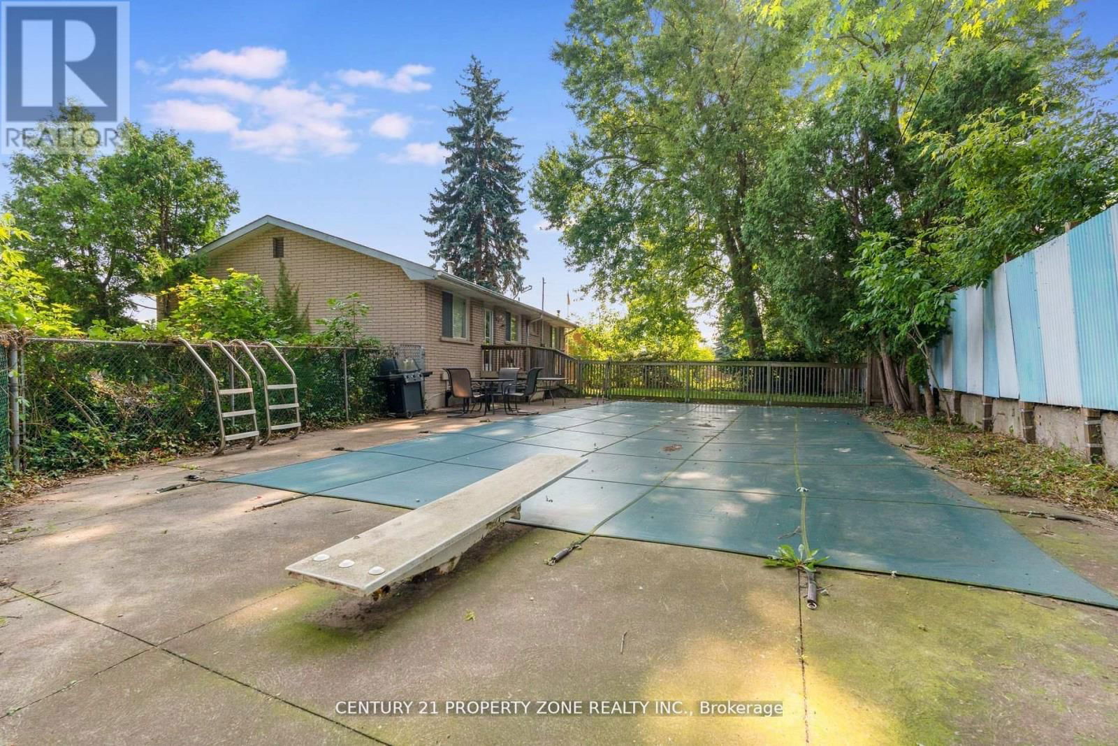 22 COLONIAL COURT Image 30