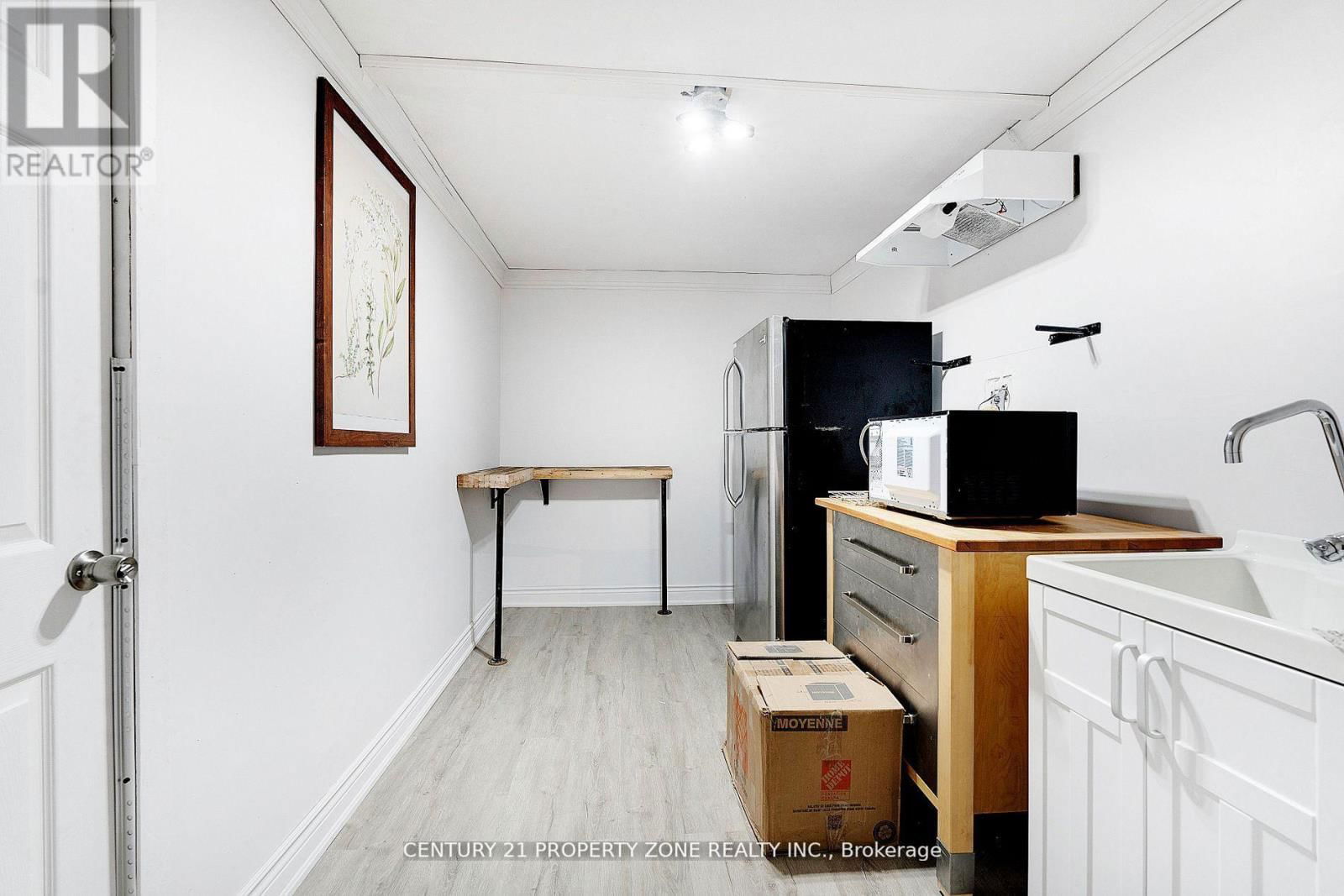 22 COLONIAL COURT Image 4