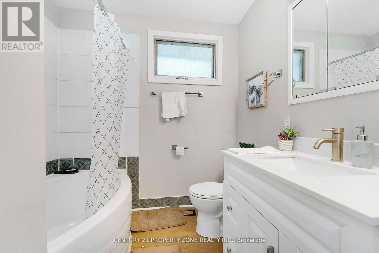 22 COLONIAL COURT Image 8