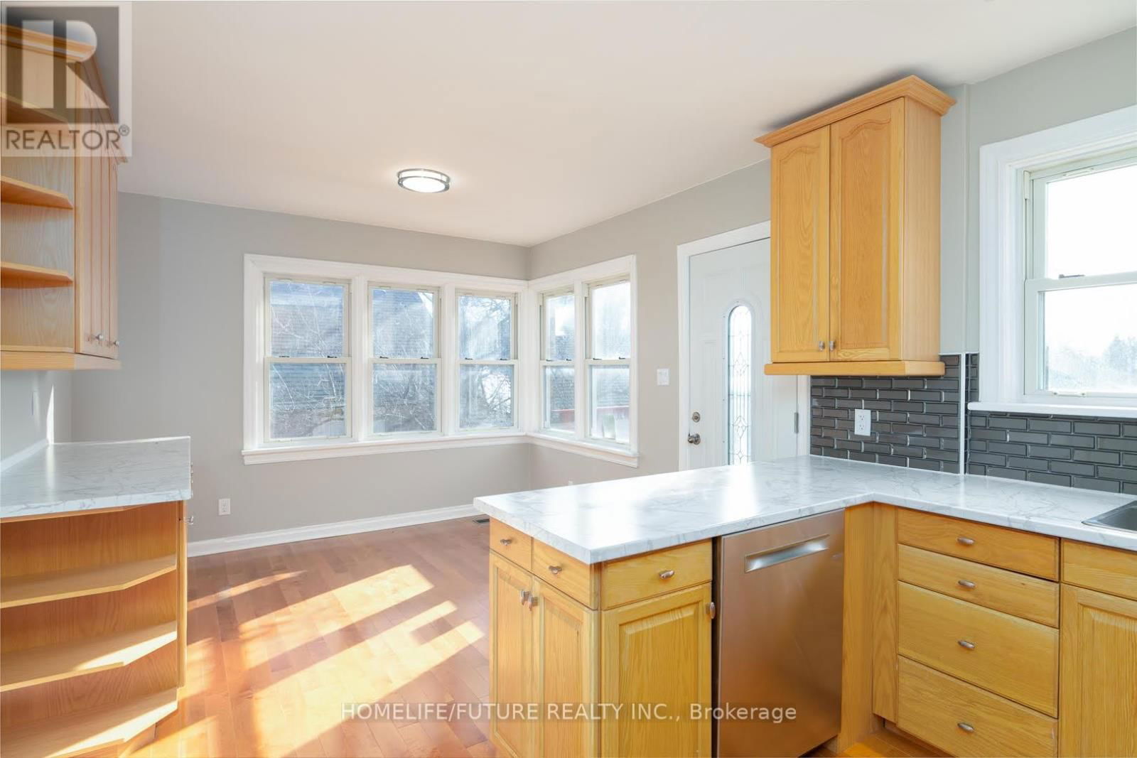 Upper - 76 YOUNG STREET Image 11