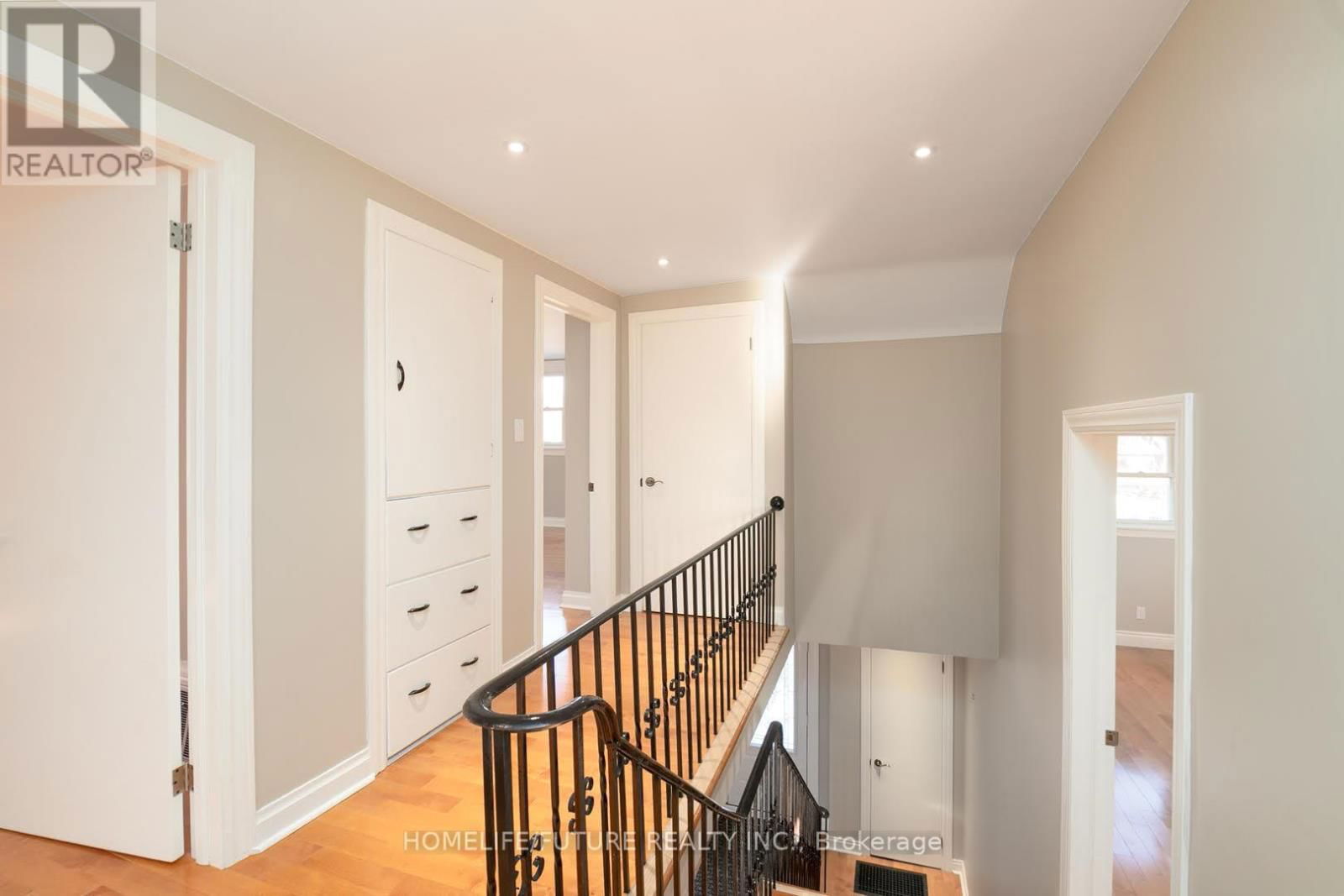 Upper - 76 YOUNG STREET Image 14
