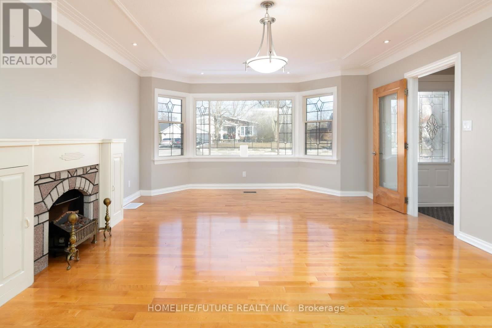 Upper - 76 YOUNG STREET Image 6