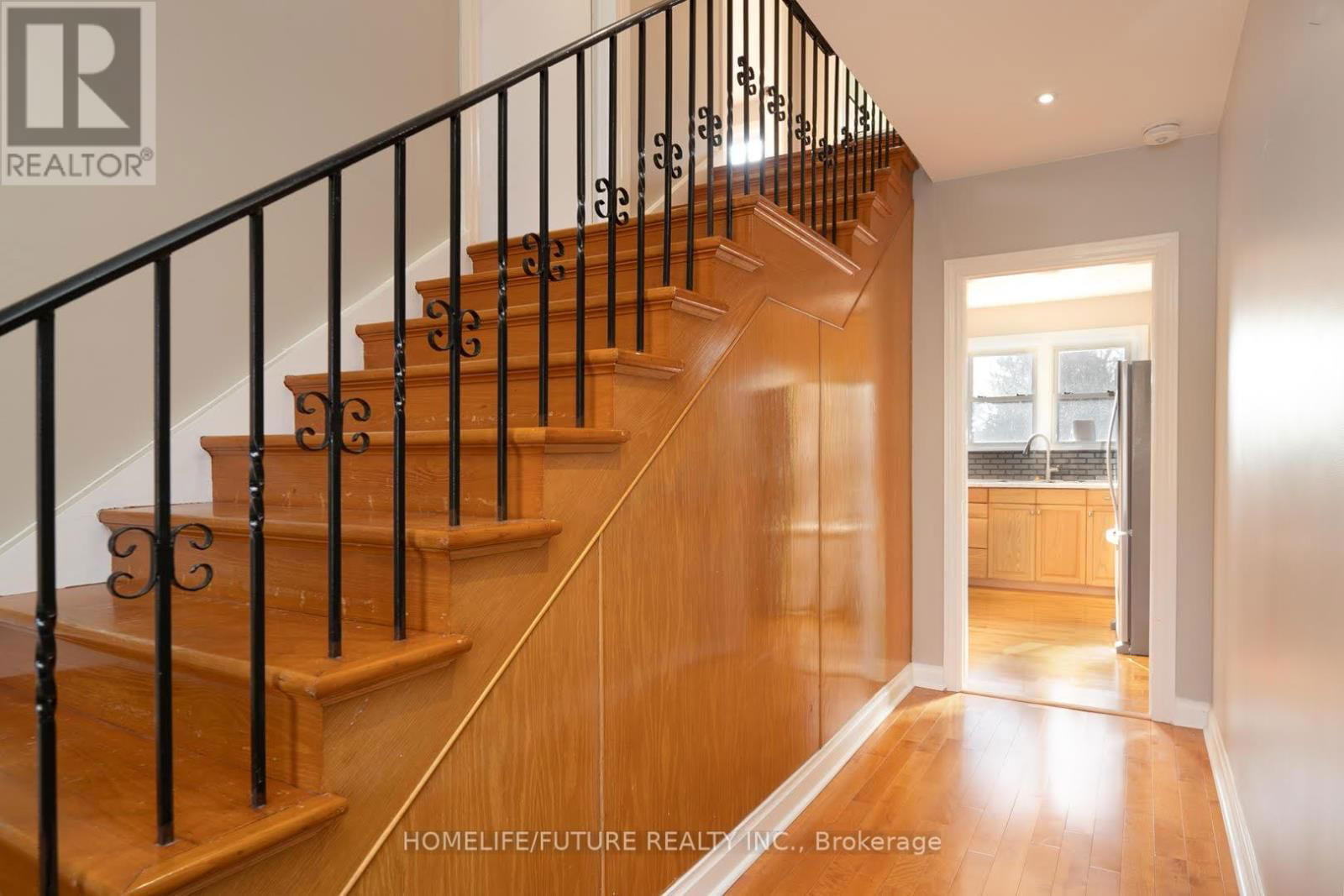 Upper - 76 YOUNG STREET Image 9