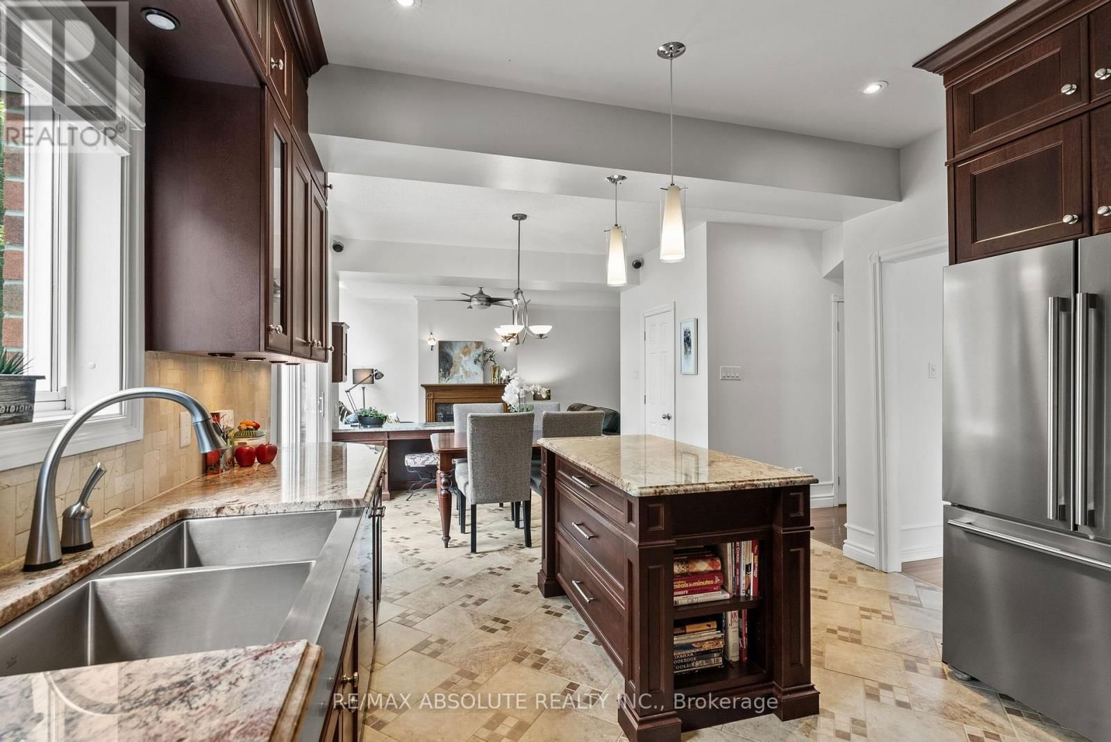 96 MANNING COURT Image 13